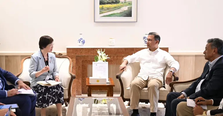 প্রধানমন্ত্রীর সঙ্গে ব্যাংকের প্রতিনিধি দলের সাক্ষাৎ